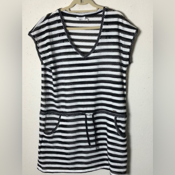 Calvin Klein Swim beach cover up in crochet in black and white PM - Picture 2 of 8